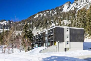 Gîte pour 10 personnes, avec balcon et vue, animaux acceptés à Magland