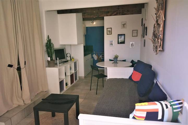 Ganze Wohnung, Studio Voll Charme Und Hell \"Zwischen Erde Und Meer\" Schwimmbad, Garten Sportiert. in Montady, Côte d'Améthyste