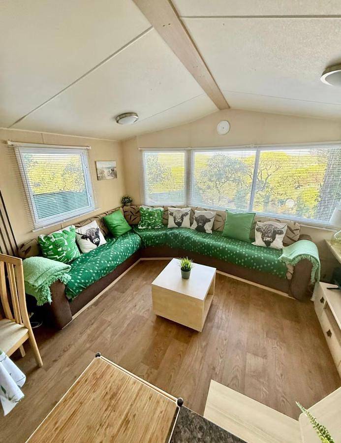 Camping pour 6 personnes, avec piscine ainsi que jardin et jacuzzi