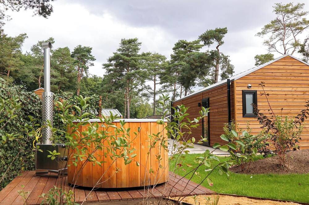 Chalet with 1 bedroom and a terrace in Hoge Veluwe