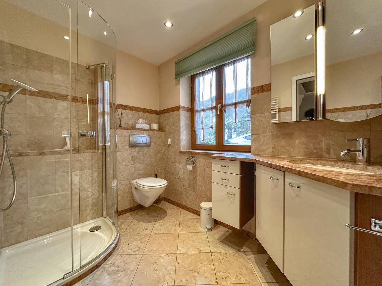 Ganze Wohnung, Wohnung im Altmühltal mit Terrasse und Balkon in Riedenburg, Altmühltal