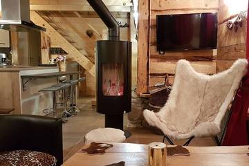 Chalet pour 5 personnes, avec terrasse ainsi que jardin et jacuzzi, animaux acceptés à Thônes