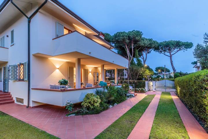 Ferienhaus für 6 Personen, mit Terrasse und Garten in Marina di Pietrasanta - 2