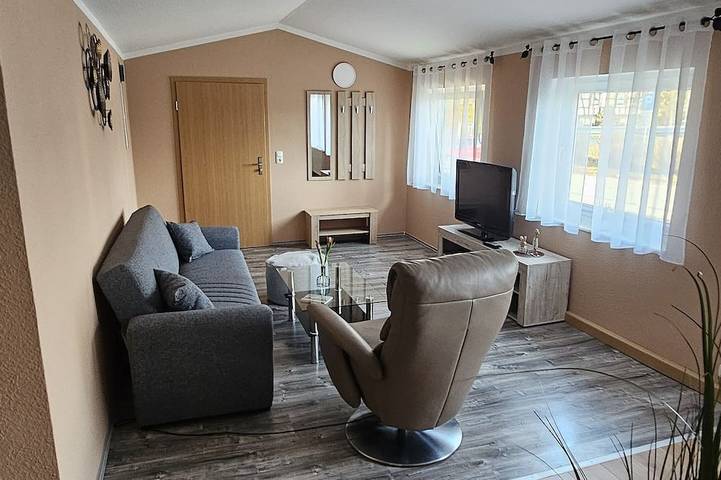 Ganze Wohnung, Herzlich willkommen in der Ferienwohnung am Schwanenteich in Bad Klosterlausnitz, Saaleland