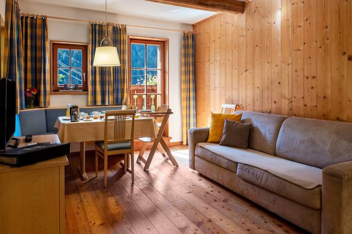Entire apartment, Apartment "Linde - Fiechterhof" with Shared Open Terrace, Garden & Wi-Fi in Sarnvalley, Sarntal Alps