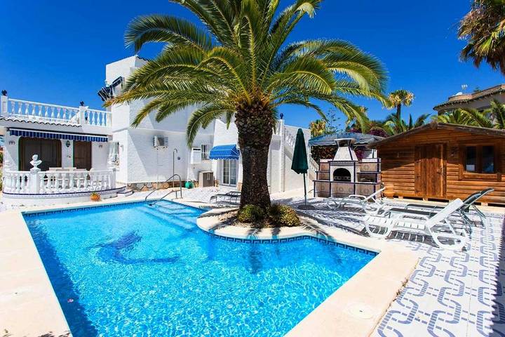 Casa rural para 10 personas, con piscina además de jardín y vistas en Rojales