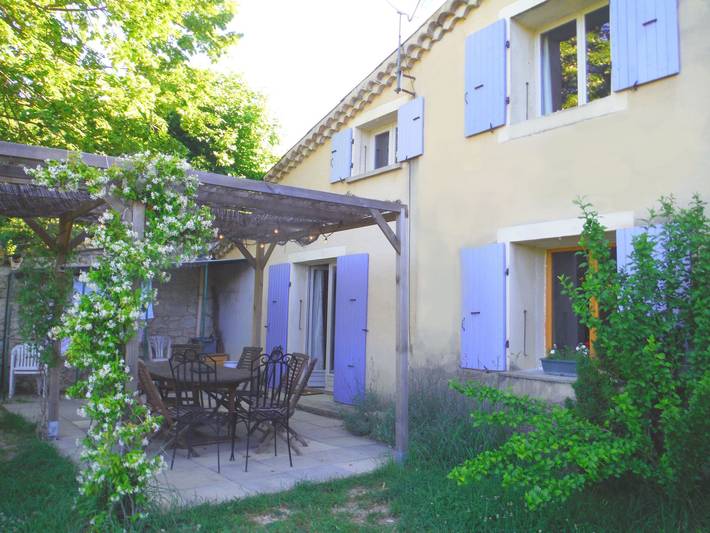 Location de vacances pour 9 personnes, avec Terrasse et Jardin ainsi que Piscine et Vue à Mirmande