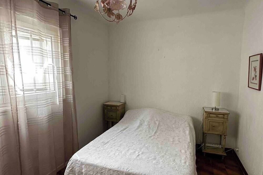 Beach house with enclosed garden in La Capte, Hyeres