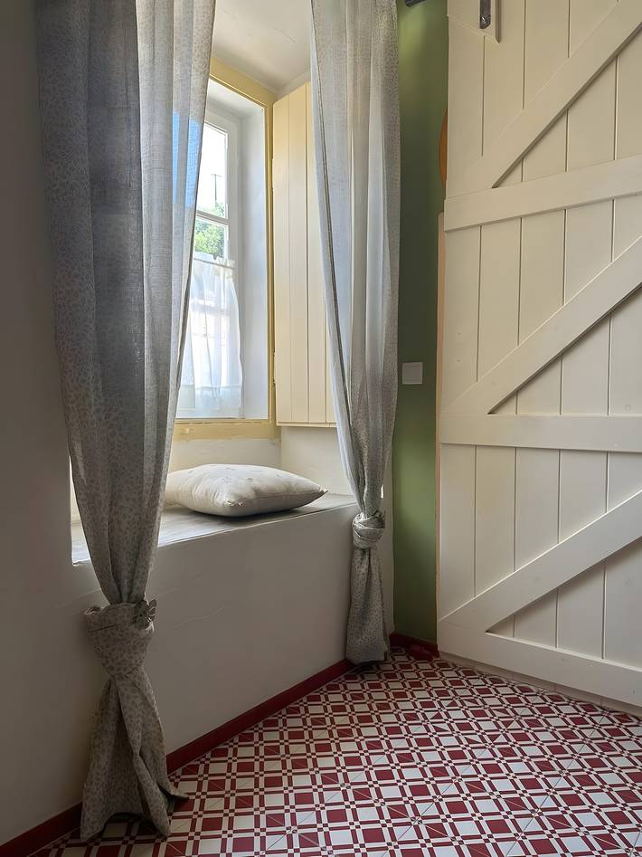 Appartement entier, Appartement Casa Alecrim avec balcon, Wi-Fi et climatisation in São Martinho das Amoreiras, Alentejo Litoral