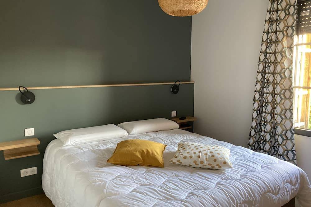 Entire apartment, In the heart of the Bassin d'Arcachon, fully renovated apartment with 30m² terrace in Audenge, Arcachon region