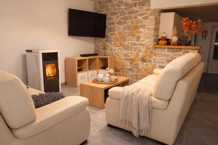 Location de vacances pour 5 personnes, avec jardin et vue à Cerfontaine