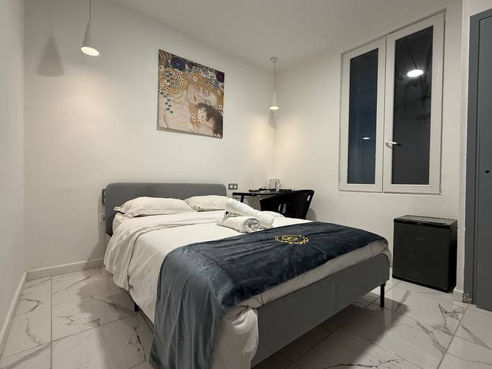 Bed and Breakfast 'Aura - Chambre 5' with Mountain View, Wi-Fi and Air Conditioning in Berre-les-Alpes, Mediterranean Coast (France)