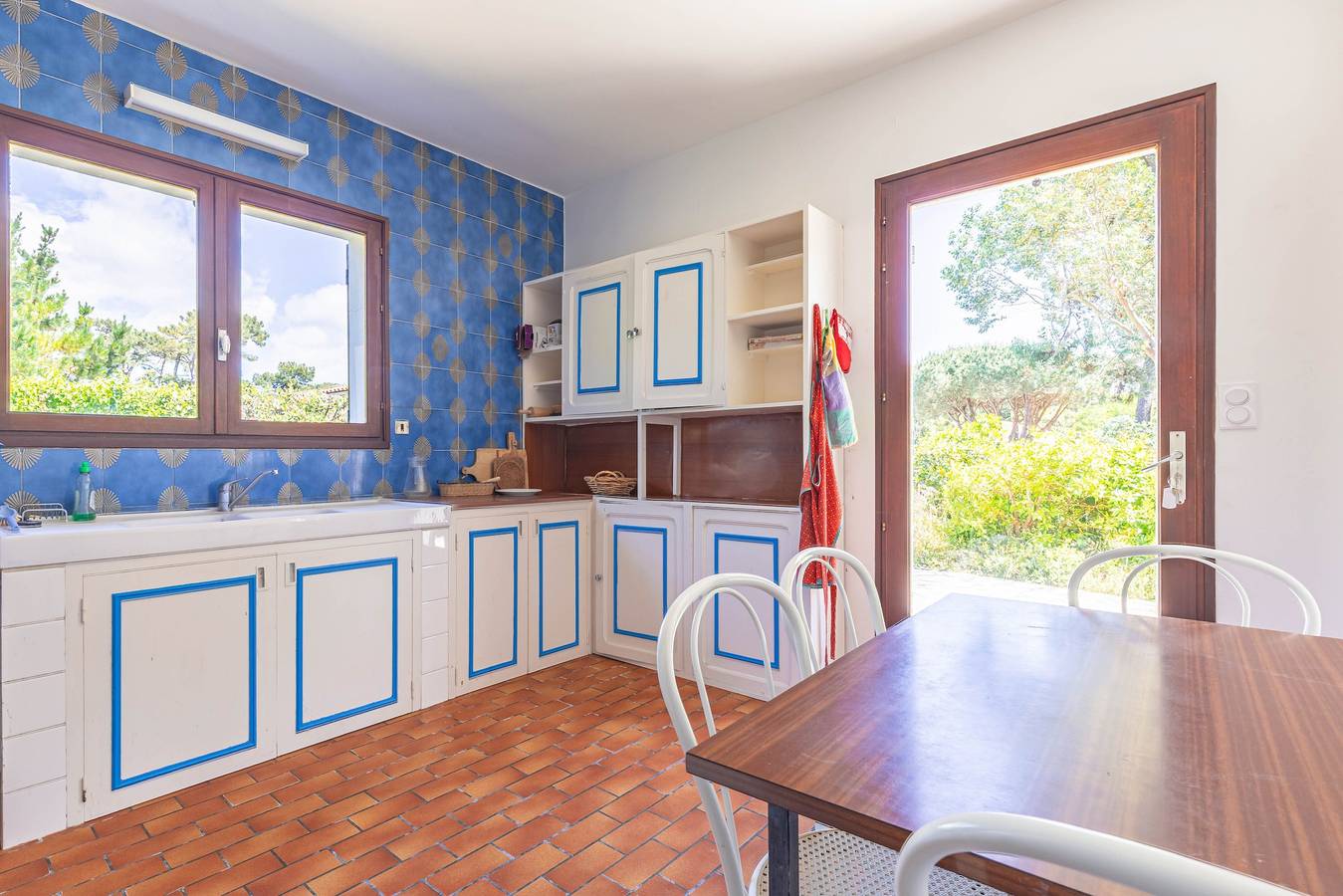 Familiehuis aan bosrand met terras, privétuin en balkon in Le Grand-Village-Plage, Côte de Beauté